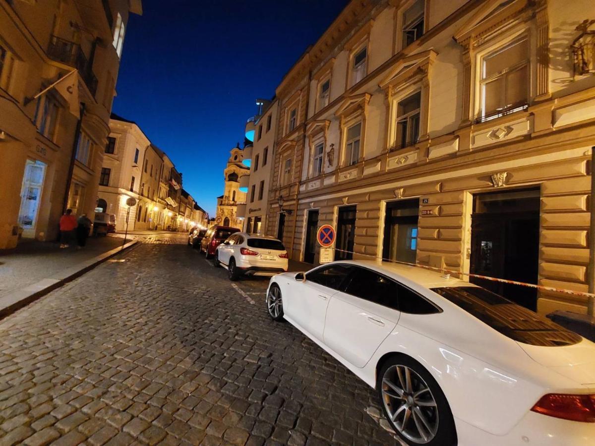 Byt 2+Kk Na Velkem Namesti Hradec Králové Extérieur photo