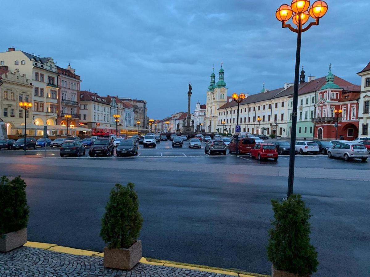 Byt 2+Kk Na Velkem Namesti Hradec Králové Extérieur photo